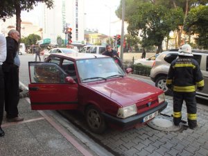 Efeler'de Seyir Halindeki Araç Alev Aldı