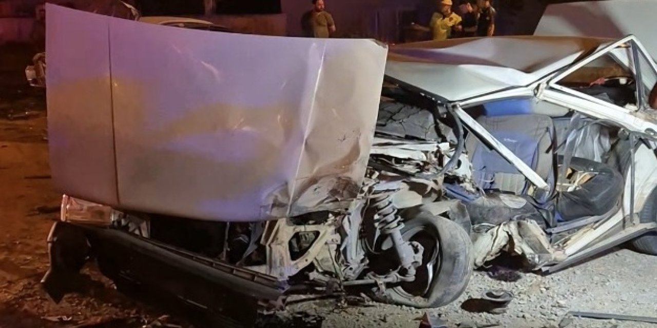 Nazilli’de iki otomobil kafa kafaya çarpıştı! 1ağır 4 kişi yaralandı