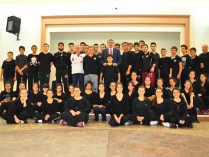 Başkan Haluk Alıcık, Halk Dansları Topluluğunu Ziyaret Etti