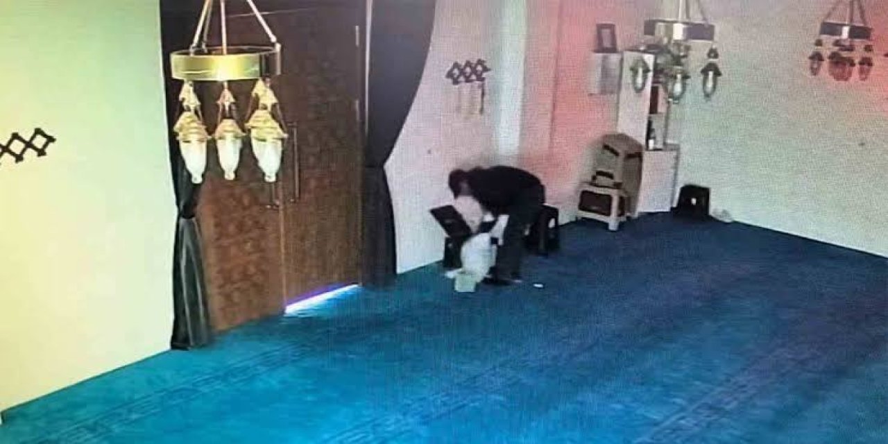 Camiye girip kaldırım taşıyla kırdığı yardım kutusundaki 100 bin lirayı çaldı