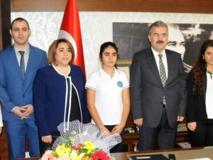 Vali Ayyıldız: En Büyük Savaşı Öğretmenlerimiz Veriyor