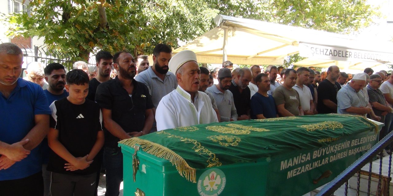 Silahlı saldırıda öldürülen baba ve oğluna hüzünlü veda