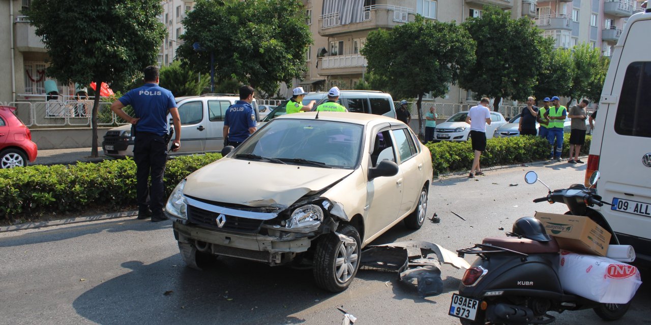 Direksiyon hakimiyetini kaybetti karşı şeritteki otomobile çarptı!