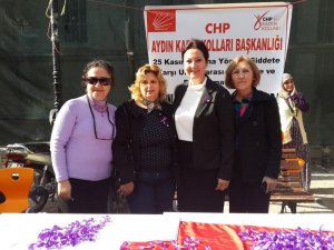 Aydın’da CHP’li Kadınlar Mor Kurdele Dağıttı