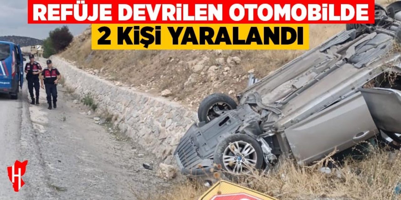 Refüje devrilen otomobilde 2 kişi yaralandı