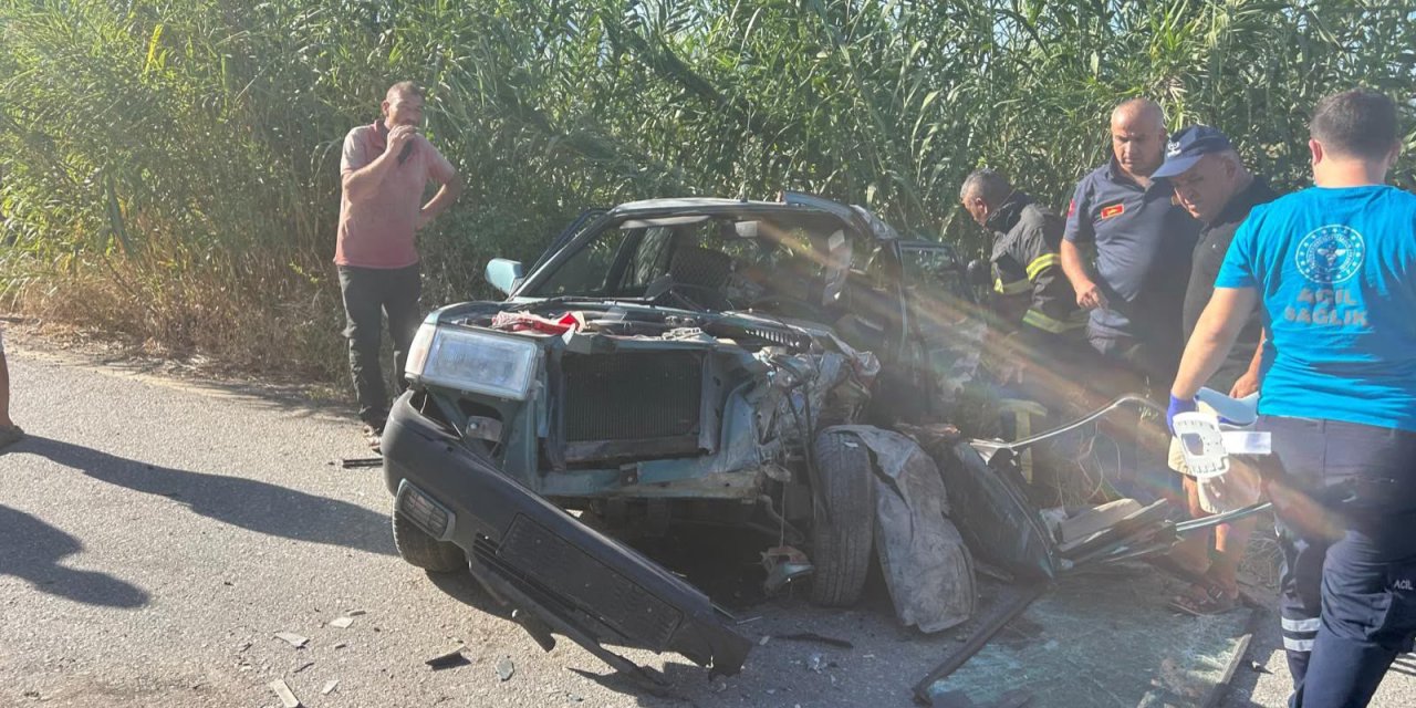 Bozdoğan'da kamyonun tekerleğine çarpan otomobilin sürücüsü yaralandı