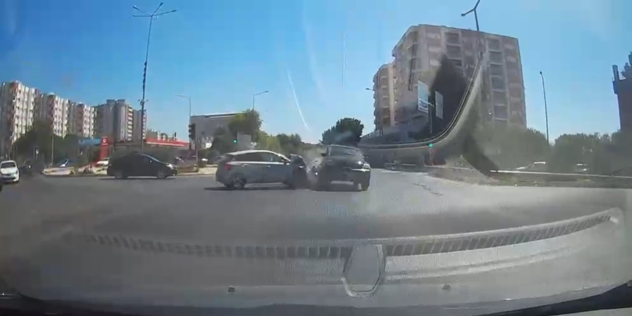 Kırmızı ışık ihlali kaza getirdi: 3 yaralı