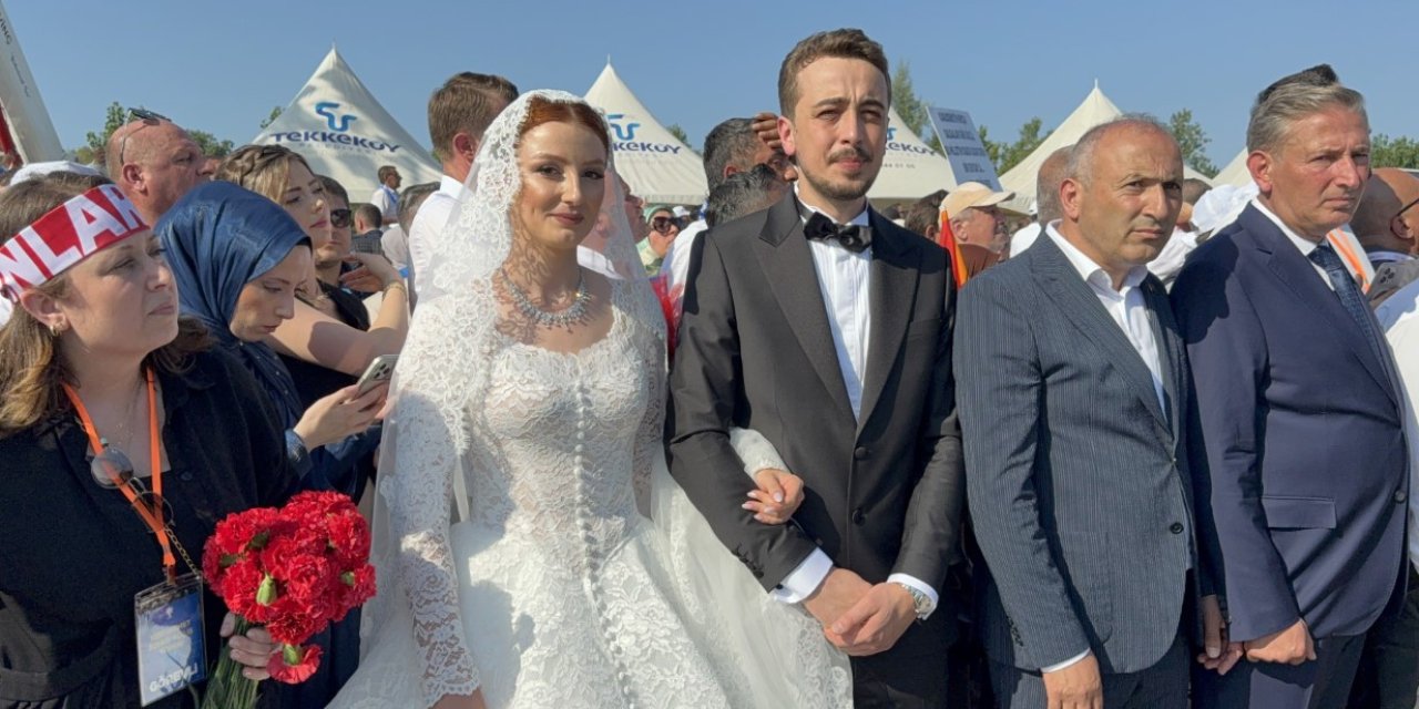 Gelin-damat düğün salonu yerine Tayyip Erdoğan’ı karşılamaya gittiler