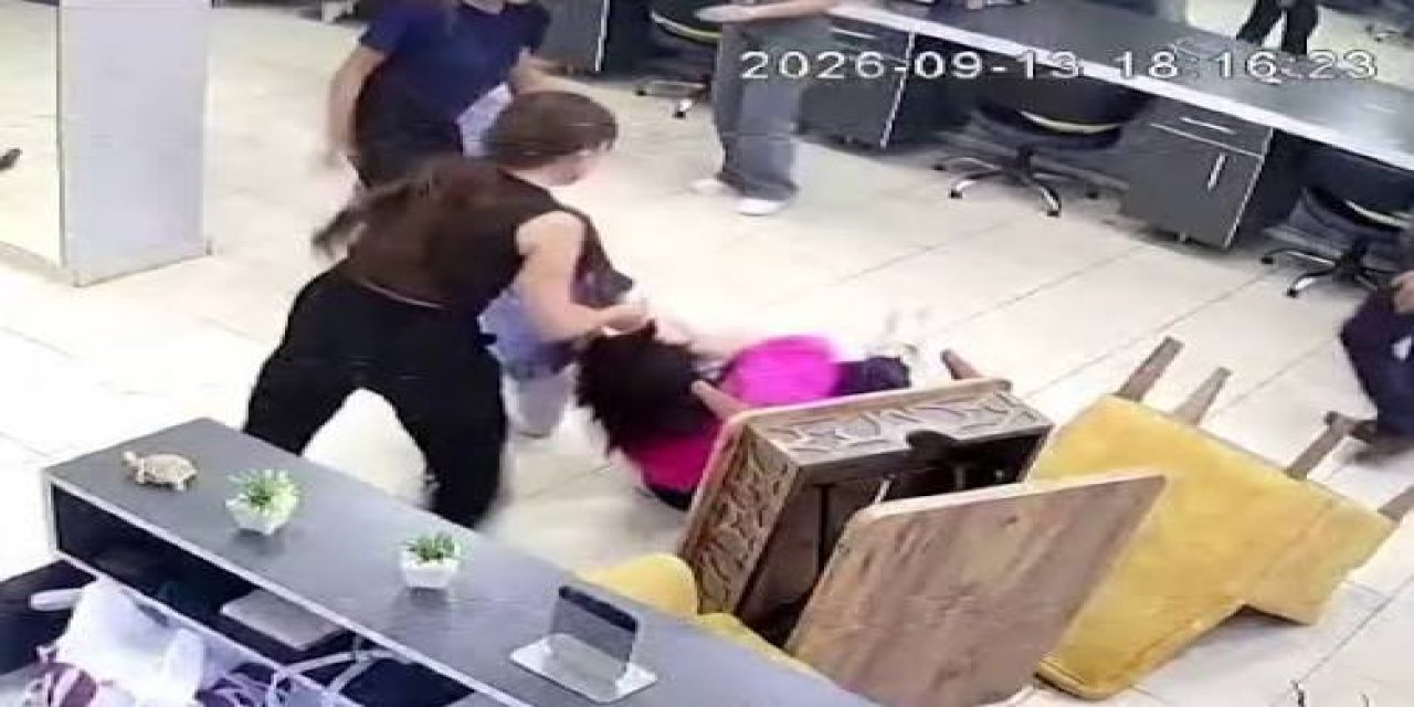 Saç kesimini beğenmeyen müşterinin akrabaları kadın kuaförü darp etti