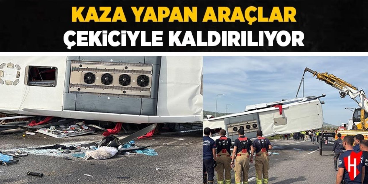 Kaza yapan araçlar çekiciyle kaldırılıyor