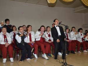 Kuşadası’nda Engelliler Hem Eğlendi Hem Eğlendirdi