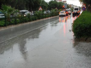 Didim’de Şiddetli Yağış Hayatı Olumsuz Etkiledi