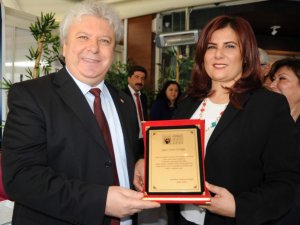 Çerçioğlu’na, 'Siyaset Önderi Örnek Kişilik' Plaketi Verildi