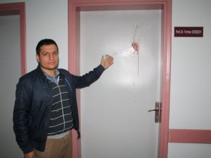 Sinir krizi geçiren hasta hastaneyi birbirine kattı