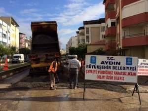 Büyükşehir Belediyesi Nazilli’de yolları düzeltiyor
