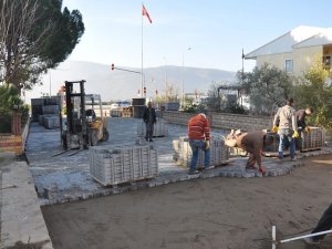 Buharkent'te üst yapı çalışmaları devam ediyor