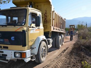 Davutlar Mahallesi'nde yol çalışmaları devam ediyor