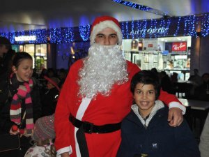 Kuşadası’nda 'Chistmas' renkli görüntülere sahne oldu
