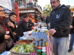 Kuşadası Katılımcı Kadın Hareketi 'Kermes' düzenledi