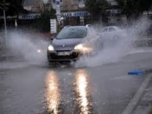 Kuşadası sağanak yağmura teslim oldu!