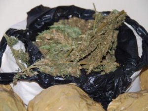 Kuşadası’nda 800 gram esrar ele geçirildi