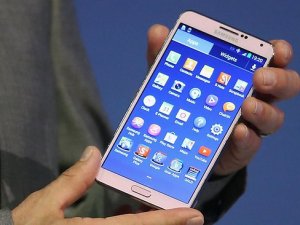 Samsung iPhone’u üç koldan vurmaya hazırlanıyor