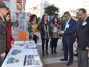 Üniversiteli gençler Alzheimer hastalığına farkındalık getiriyor