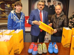 Başkan Alıcık'tan işitme engelli sporculara destek