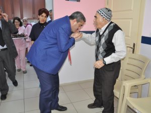 Nazilli'de Alzheimer hastaları yeni yılı birlikte karşıladı