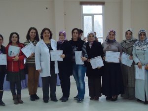 Bilinçli annelere sertifikaları verildi