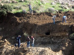 Nazilli'de gölet inşaatı sırasında lahit bulundu