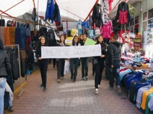 Liseliler 'Özgecan Cinayeti'ni protesto etti