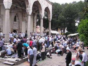 Cuma Hutbesi'nde ‘Kadına El Kalkmaz’ vurgusu