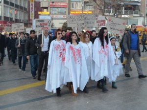 CHP’li gençler kadın cinayetlerine dikkat çekti
