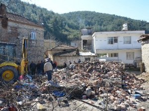 Kuşadası’nda yanan ev imece ile yapılacak