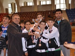 Okullar arası yıldızlar Badminton İl Birinciliği Turnuvası sona erdi