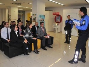 Banka personeli dolandırıcılara karşı uyarıldı