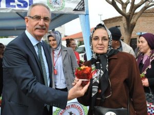 Başkan Gürşat Kale; “kadınlar çiçektir” dedi