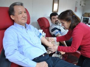 Aydın’da can veren hekimler kan bağışında bulundu