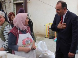 AK Partili akademisyen aday Oğurlu, kadınlarla bir araya geldi