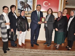 Kadın emeğine saygı projesine destek veren Alıcık’a plaket