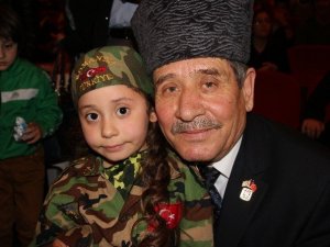 Minik Bengü, salonu ağlattı