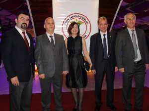 Hekimler ve tıp öğrencileri tıp balosunda bir araya geldi