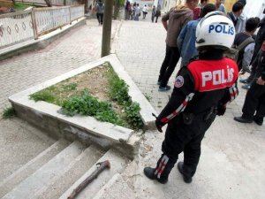 Bir garip taş atma kavgası