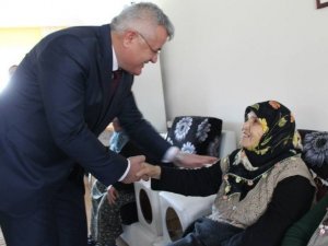 AK Parti’li Altıntaş yaşlıları unutmadı