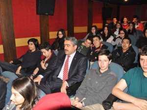 Başkan Alıcık'ın, lise öğrencileriyle sinema keyfi