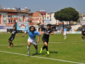 Belediyespor, lider Bandırmaspor'u elinden kaçırdı