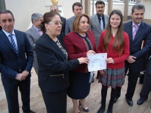 Öğrencilerden yaşlılara 10 adet tekerlikli sandalye