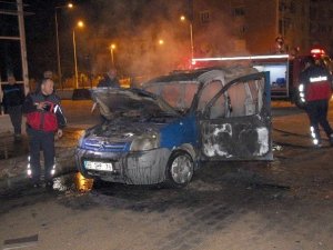 Nazilli’de park halindeki otomobil küle döndü