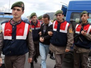 Öldürdüğü Kişinin Aracında Yakalandı